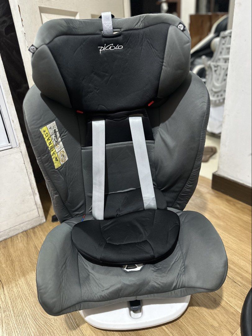 Picolo Car Seat (Category: Car Seats) located in Makati City. Submitted by kristine_p_a (Listing ID 1446485586, Image 3). Description: - Picolo car seat in grey and black - White base - 5-point harness for secure fastening - Adjustable headrest for comfort - Ideal for infants and toddlers - Ensures your child's safety during travel.