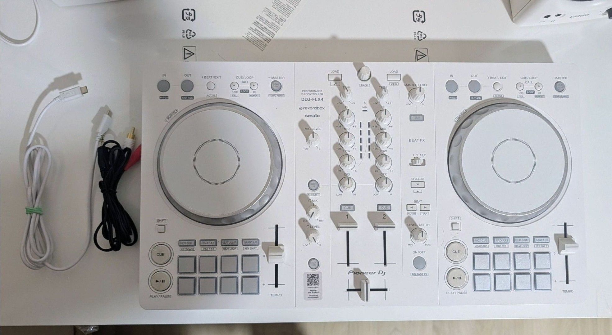 Pioneer DDJ-FLX4 White
