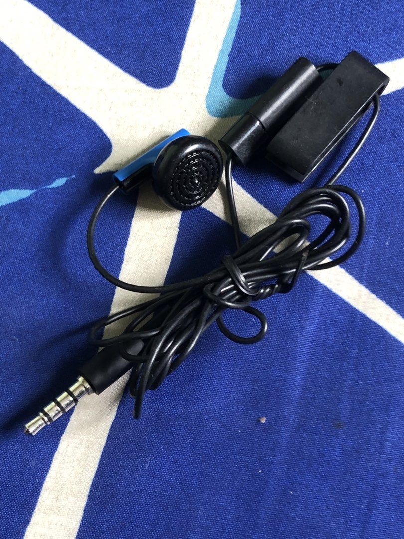 Playstation earpiece (Category: Earphones) located in Quezon City. Submitted by markgolveo (Listing ID 1446374663, Image 3). Description: Playstation earpiece.