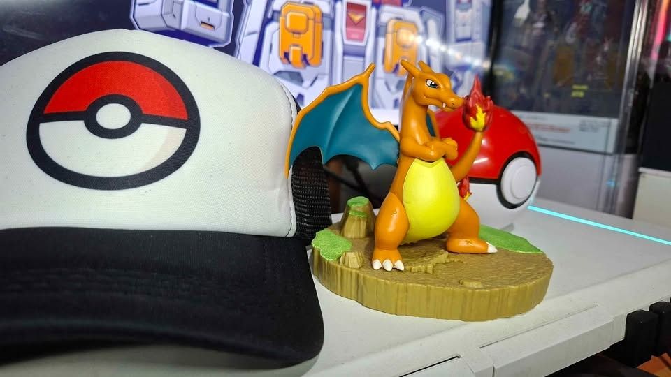 Pokemon Charizard Figure, Charmander, Pokeball, and Cap (Category: Figurines & Statues) located in Imus. Submitted by ToyBlazePH (Listing ID 1446389689, Image 3). Description: - Pokemon Charizard and Charmander figurine set - Includes a Pokeball replica - Comes with a Pokemon cap featuring the iconic Pokeball design - A must-have for any Pokemon fan!.