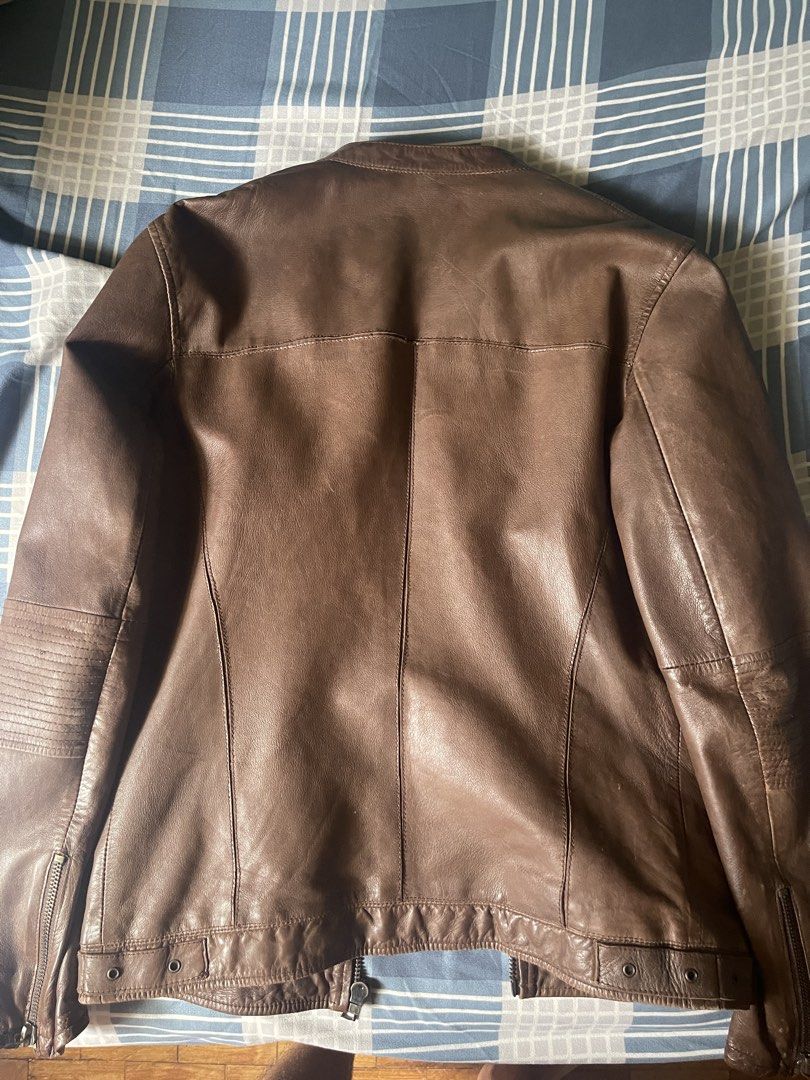 Politix Brown Leather Jacket Size M (Category: Coats, Jackets and Outerwear) located in Las Pinas. Submitted by daus042702 (Listing ID 1446359436, Image 2). Description: - Politix Leather Jacket (Australia brand) - 100% genuine sheepskin (lambskin) leather - Retailed AUD $699 (~Php 27k) - Issue shown on last pic, everything else is good - Don't know the dimensions, all I know is that its a size medium (As shown on tag) - Decluttering.