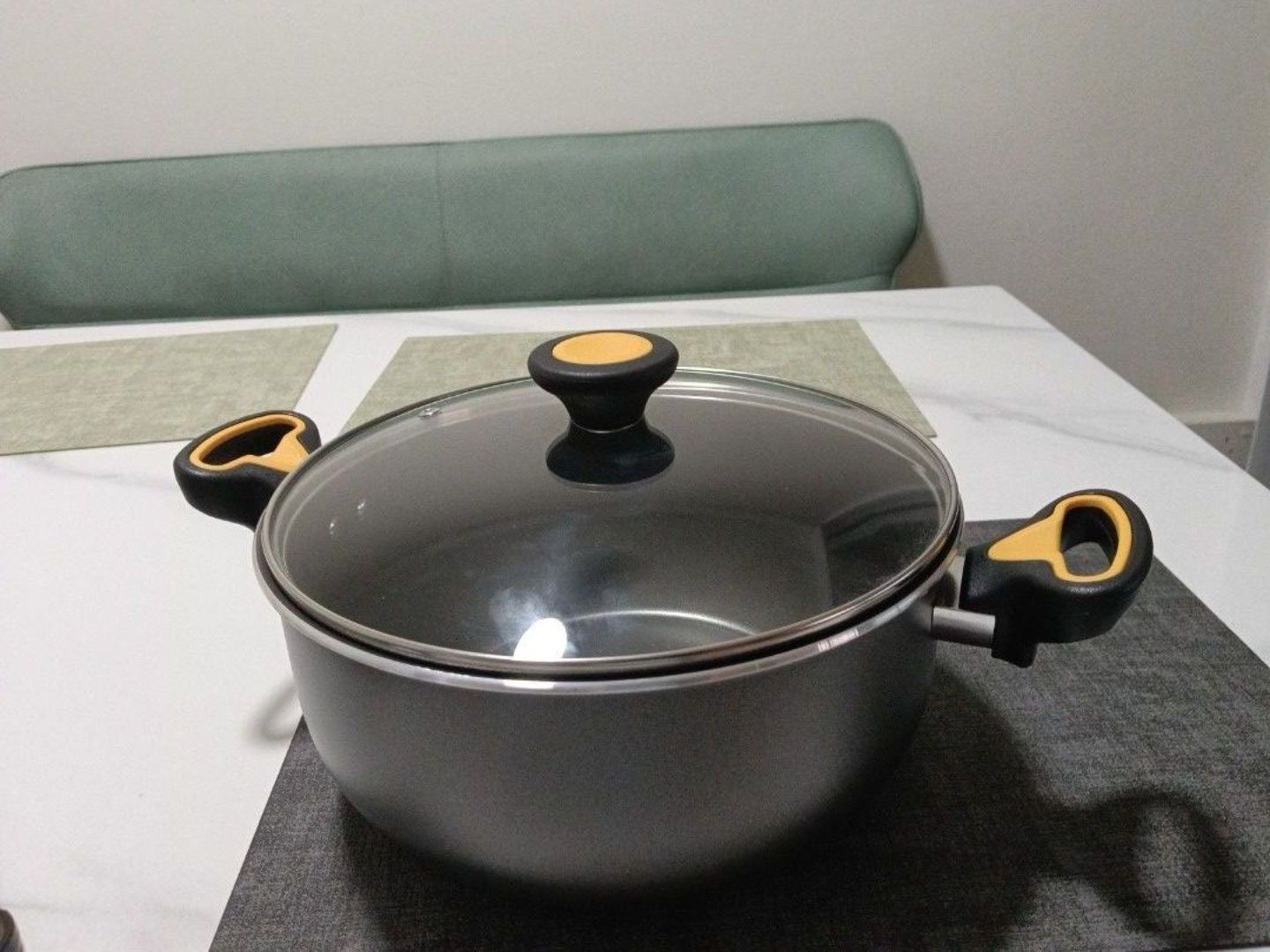 Pot with Glass Lid494830166548817920