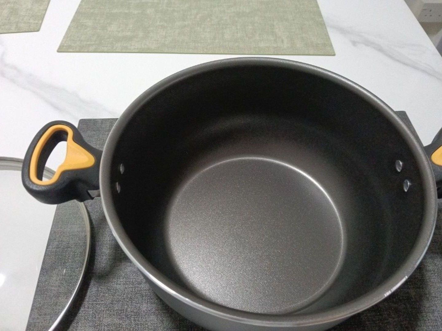Pot with Glass Lid494830166548817921