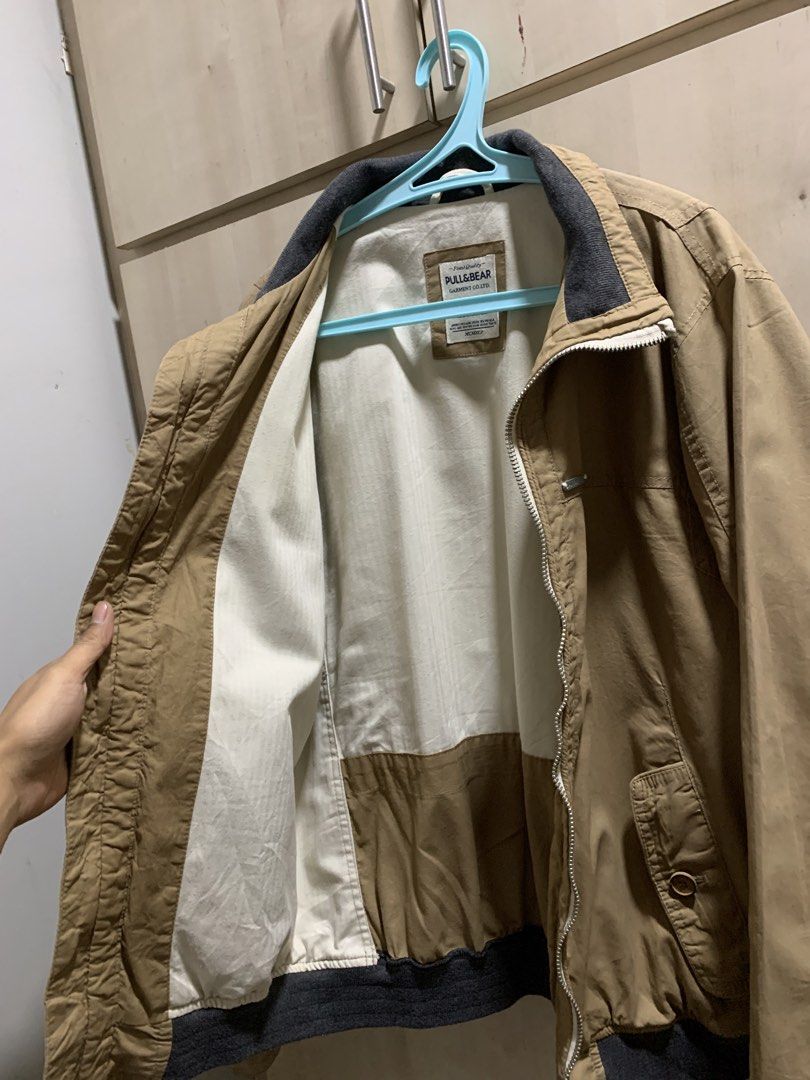 Pull&Bear jacket (Category: Coats, Jackets and Outerwear) located in Tawau. Submitted by rambutan_biru (Listing ID 1446411798, Image 3). Description: Pit 21 inci Labuh 27 inci.