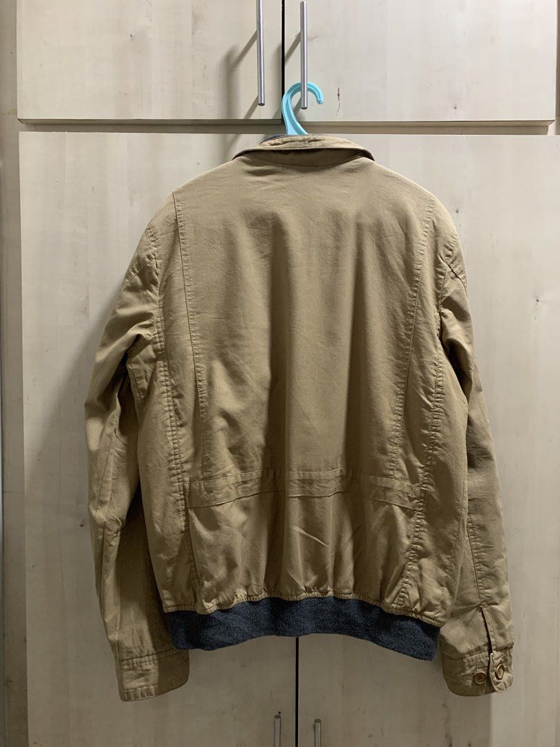 Pull&Bear jacket (Category: Coats, Jackets and Outerwear) located in Tawau. Submitted by rambutan_biru (Listing ID 1446411798, Image 2). Description: Pit 21 inci Labuh 27 inci.