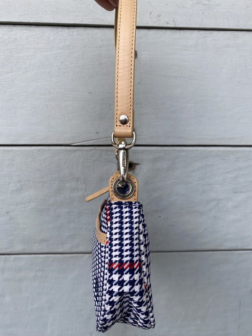 Ralph Lauren Houndstooth & Plaid Shoulder Bag (Category: Luxury Bags & Wallets) located in Manila. Submitted by kycakes (Listing ID 1446376818, Image 3). Description: - minimal gasgas sa hardwares - small dirt sa edge ng bag.