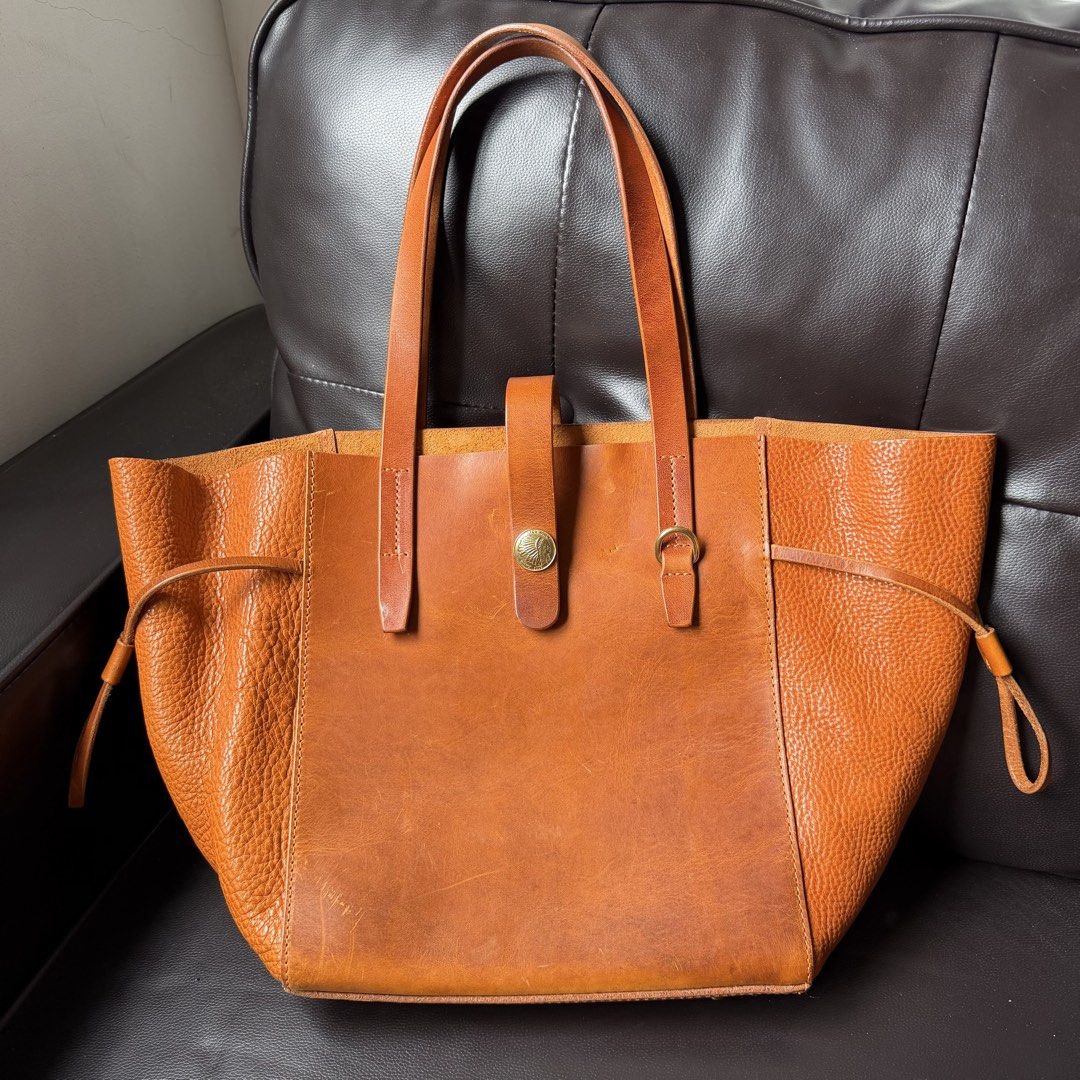 Redmoon Japan - Stand Alone Leather Tote Bag (Category: Sling Bags) located in Cavite. Submitted by 4118.ph (Listing ID 1446456986, Image 1). Description: 9/10 condition Bag itself no other inclusions Width 19.5” Length 11” Depth 5.5”.