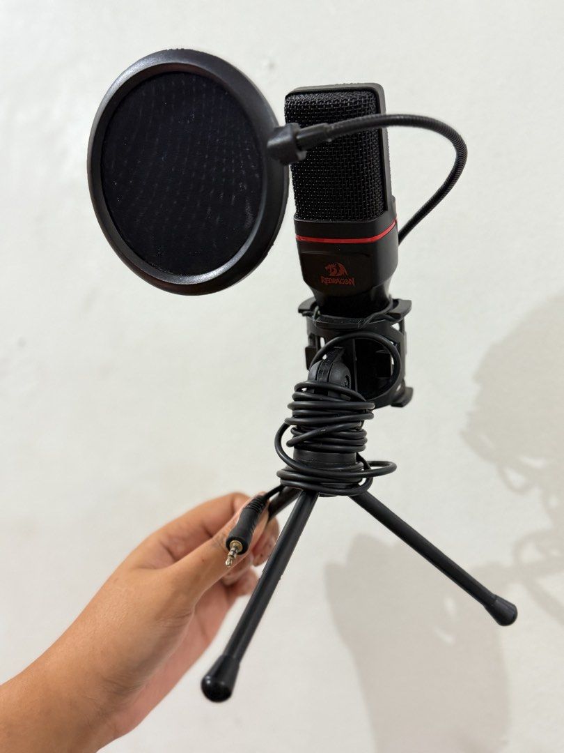 Redragon GM100 Seyfert Studio Microphone Kit (Category: Microphones) located in Pasig City. Submitted by merdlrs (Listing ID 1446509925, Image 3). Description: Used only once. No box, but we still have the receipt bought for 950 in Data Blitz .