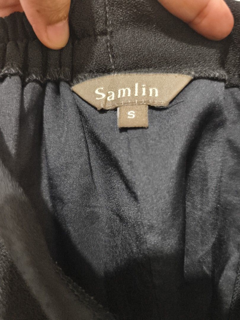 Samlin Black Textured A-Line Skirt Size S (Category: Skirts) located in Muntinlupa City. Submitted by cozmovingout (Listing ID 1446493623, Image 3). Description: - Brand: Samlin - Color: Black - Style: A-line skirt - Fabric: Textured - Waistband: Elastic for comfort - Size: S - Occasion: Perfect for casual or dressy events - Styling: Easy to pair with various tops.
