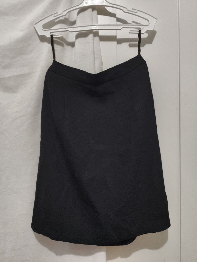 Samlin Black Textured A-Line Skirt Size S (Category: Skirts) located in Muntinlupa City. Submitted by cozmovingout (Listing ID 1446493623, Image 1). Description: - Brand: Samlin - Color: Black - Style: A-line skirt - Fabric: Textured - Waistband: Elastic for comfort - Size: S - Occasion: Perfect for casual or dressy events - Styling: Easy to pair with various tops.