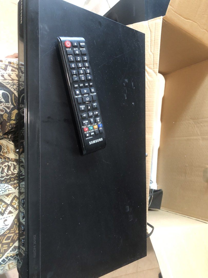 Samsung Home Theater System with Subwoofer and Speakers