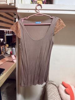 (Category: ) located in . Submitted by thriftchic__ (Listing ID 1446470124, Image 1). Description: .