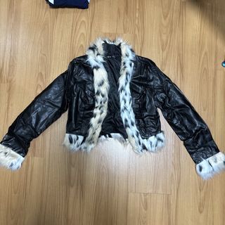 (Category: ) located in . Submitted by _outfits (Listing ID 1446519824, Image 1). Description: .