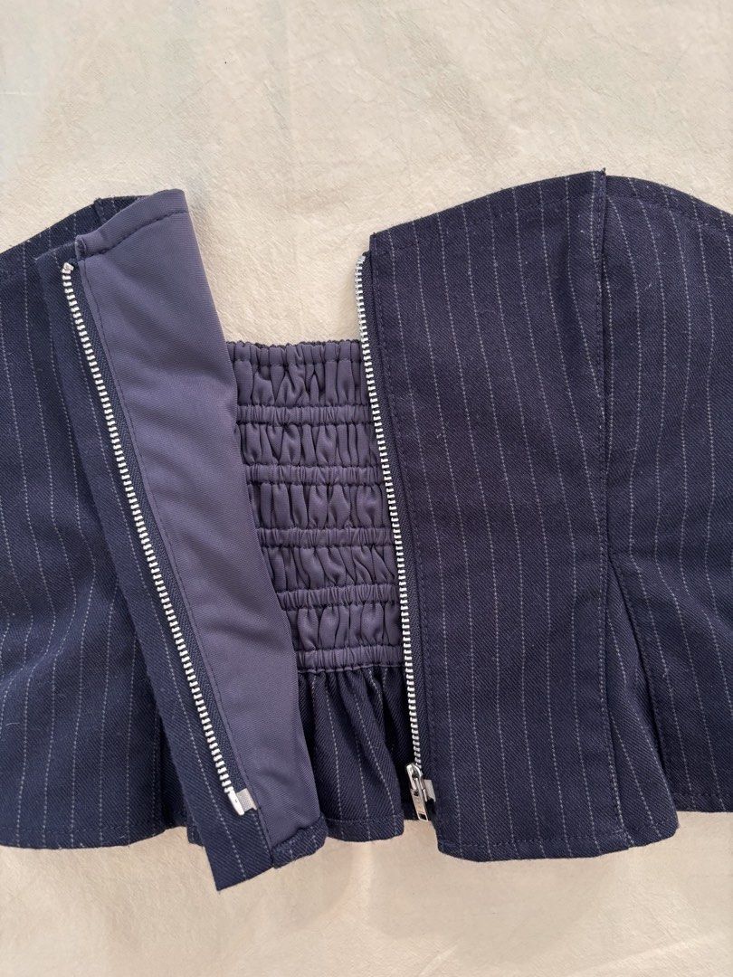 SNIDEL Navy Blue Pinstripe Strapless Bustier Crop Top (Category: Sleeveless) located in Malabon City. Submitted by ellaeiry (Listing ID 1446476639, Image 2). Description: Size: XS-S[Free Size (0) on Tag] flat lay measurements: w: 14” in. l: 9.5” in. Brand: Jill Stuart Condition: No Flaws Price: PHP 300 - color may vary due to lighting - as a second-hand garment, it may have details that went unnoticed - please don’t hesitate to message me for any