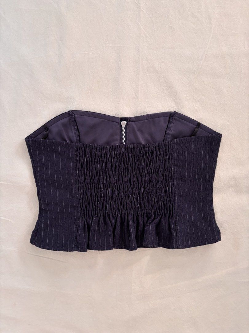 SNIDEL Navy Blue Pinstripe Strapless Bustier Crop Top (Category: Sleeveless) located in Malabon City. Submitted by ellaeiry (Listing ID 1446476639, Image 3). Description: Size: XS-S[Free Size (0) on Tag] flat lay measurements: w: 14” in. l: 9.5” in. Brand: Jill Stuart Condition: No Flaws Price: PHP 300 - color may vary due to lighting - as a second-hand garment, it may have details that went unnoticed - please don’t hesitate to message me for any