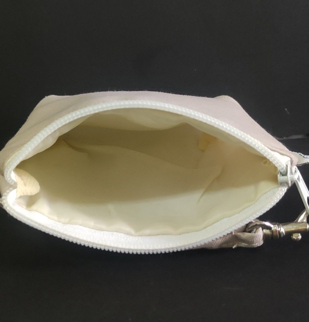 Snoopy Print Canvas Cotton Wristlet Pouch (Category: Purses & Pouches) located in Cavite. Submitted by dextermanalo28 (Listing ID 1446442290, Image 3). Description: Snoopy Print Canvas Cotton Wristlet Pouch with Tag 15Cm (L) x 14Cm (H) - Beige & White.