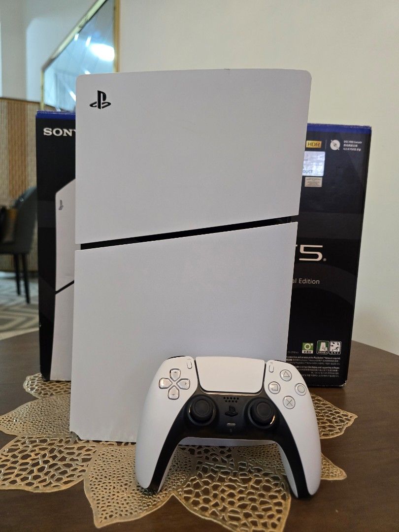 Sony PS5 PlayStation 5 Digital Edition Console (Category: PlayStation) located in Kuala Selangor. Submitted by houseofgamers (Listing ID 1446465807, Image 2). Description: Used ps5 slim digital myset 1 week old Warranty 20/9/2027 1 controller ori Fullset with box Boleh trade in ps4 Rm1999 Cod puncak alam.