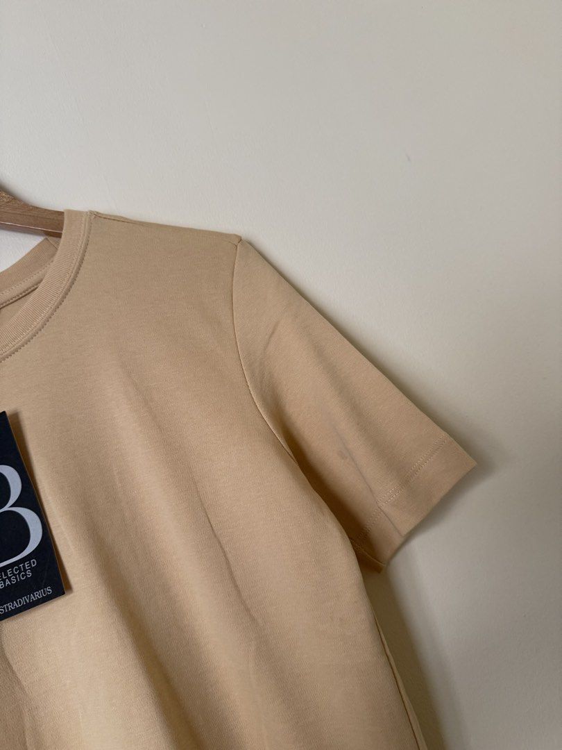 Stradivarius crew neck top (Category: Shirts) located in Makati City. Submitted by cutefabph (Listing ID 1446428647, Image 2). Description: 🛍️Pls.take time to read… 🛍️ Pls take note that some ww photos are inspired & not the actual one itself. 🛍️🛍️Gentle Reminder:🛍️🛍️ We measured every item esp trousers & other bottoms thru flat-lay… We will not allow refund & return anymore. So pls take time to read the description box to avoid hassle on b