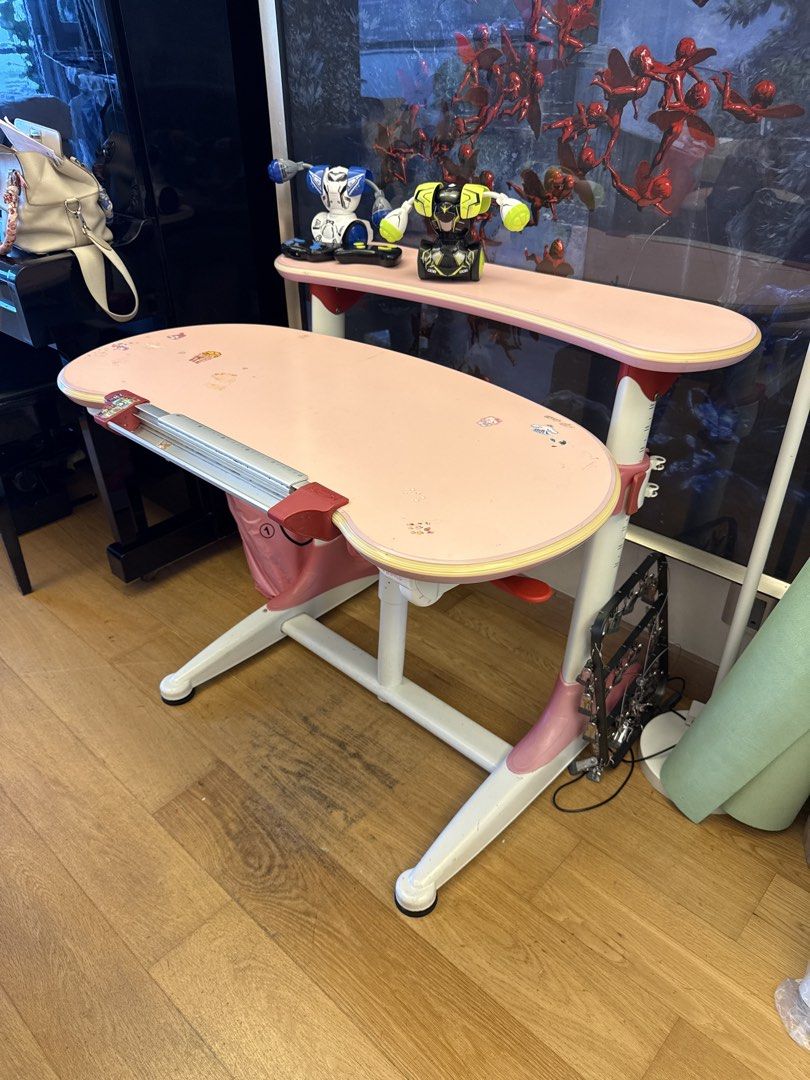 Study table （分類：其他兒童傢具）位於 Hong Kong。 由 hongkongandrew 提交（商品編號 1446384954，圖片 1）。簡介： Kids study table (pink color) 。