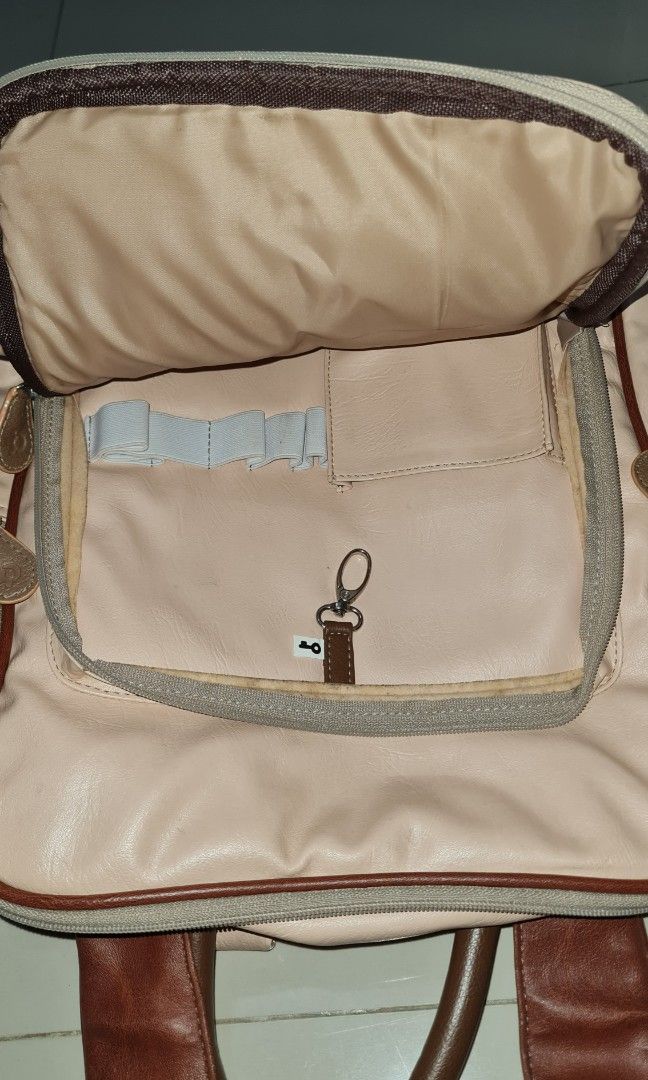 Tas Ransel (Kategori: Tas & Dompet Wanita) berada di Bandung. Dikirim oleh its.nana.rabbit (ID iklan 1446356120, Gambar 3). Deskripsi: Brand: Gotosovie Warna: Pink Ukuran: 31x10x38 Bahan: Faux Leather Details: Compartment, Raincoat Minat? Boleh dm untuk chat di WA atau dm di X (username: @thesweetooth).