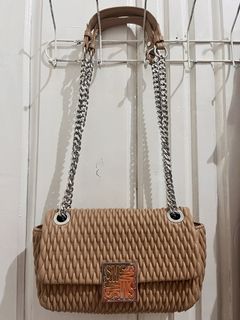 (Kategori: ) berada di . Dikirim oleh preloved_jojos (ID iklan 1446510112, Gambar 1). Deskripsi: .