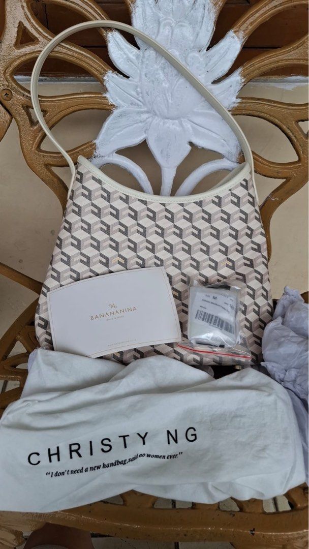 Tas Wanita CHRISTY NG ALESSO MEDIUM BAG WHITE (Kategori: Tas & Dompet Wanita) berada di Jakarta Selatan. Dikirim oleh prelovedzeehtu (ID iklan 1446390432, Gambar 3). Deskripsi: CHRISTY NG ALESSO MEDIUM BAG WHITE Kondisi 95% Like new Barang terawat Hubungi wa terlampir untuk respon cepat 081210996677 *Noted : produk sudah menjalani pengecekan sesuai info. membeli berarti memahami kondisi barang yang dijual dan setuju akan hal tersebut, barang tida
