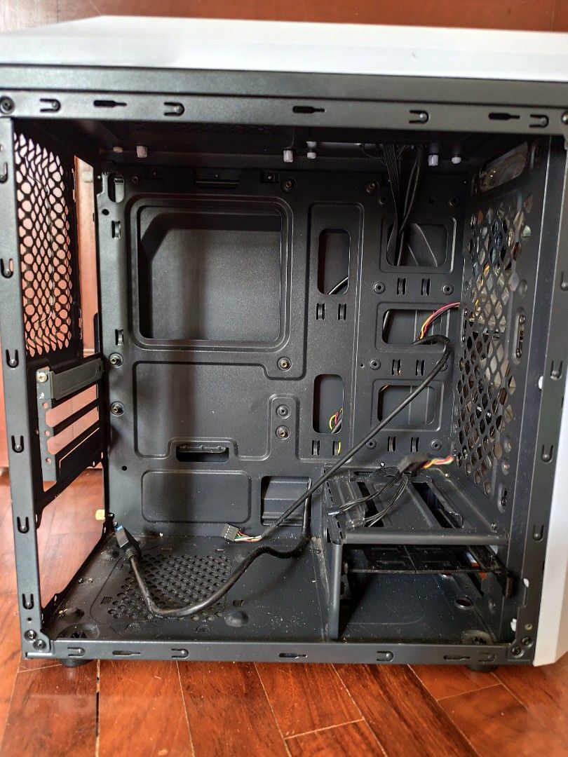 Tecware MATX casing (Category: Computer Parts) located in Singapore. Submitted by leong413 (Listing ID 1446372513, Image 3). Description: Comes with acrylic side panel and two front cooler fans. Not in use, what you see is what you get. No refund, not for fussy buyer. Self collect below my block at Fernvale Link..