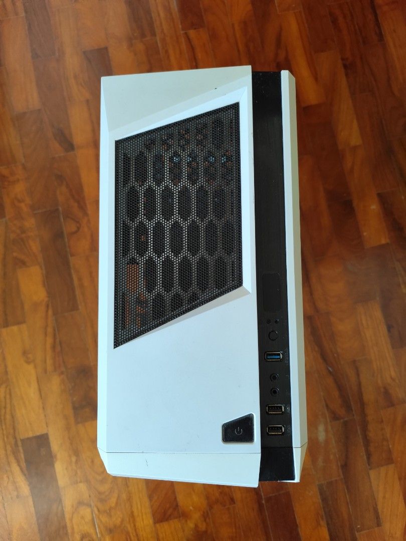 Tecware MATX casing (Category: Computer Parts) located in Singapore. Submitted by leong413 (Listing ID 1446372513, Image 2). Description: Comes with acrylic side panel and two front cooler fans. Not in use, what you see is what you get. No refund, not for fussy buyer. Self collect below my block at Fernvale Link..