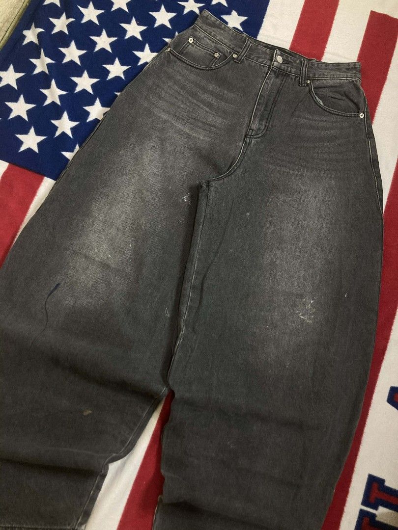 THE CROSS anti heel drag (Category: Jeans) located in Antipolo. Submitted by megsallenr12708 (Listing ID 1446373816, Image 3). Description: WTS ♻️ BRAND: THE CROSS (ANTI HEEL DRAGS) dimes: W (30-32) L (43) T (15) KNEE (15.8) A16 H (7) - need wash - good condition - hard - heavy - thick - good for psg - solid wash - fav! - good fittings - anti heel drags - massive issue: Paint stains (not sure if washable) dm for close pics.