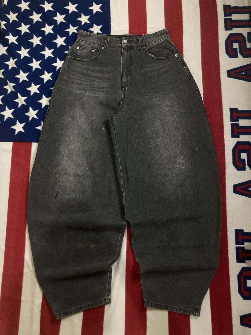 THE CROSS anti heel drag (Category: Jeans) located in Antipolo. Submitted by megsallenr12708 (Listing ID 1446373816, Image 1). Description: WTS ♻️ BRAND: THE CROSS (ANTI HEEL DRAGS) dimes: W (30-32) L (43) T (15) KNEE (15.8) A16 H (7) - need wash - good condition - hard - heavy - thick - good for psg - solid wash - fav! - good fittings - anti heel drags - massive issue: Paint stains (not sure if washable) dm for close pics.