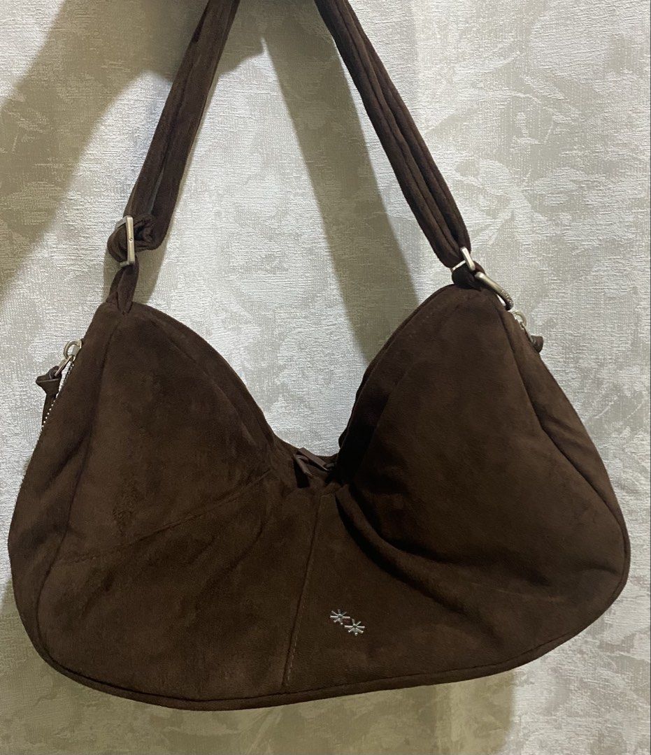 the paper bunny vessel - plush piccolo (Category: Cross-body Bags) located in Cavite. Submitted by deanchora (Listing ID 1446500785, Image 1). Description: used once, no issues. impulse buy 😅 mop: gcash/bank transfer .