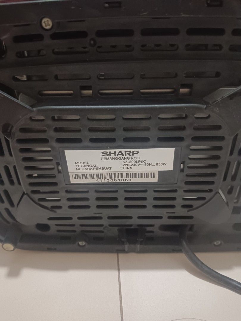 Toaster sharp no box (Kategori: Kitchen & Appliances) berada di Jakarta Barat. Dikirim oleh syeren_99 (ID iklan 1446407734, Gambar 3). Deskripsi: Toaster jarang digunakan merk Sharp.