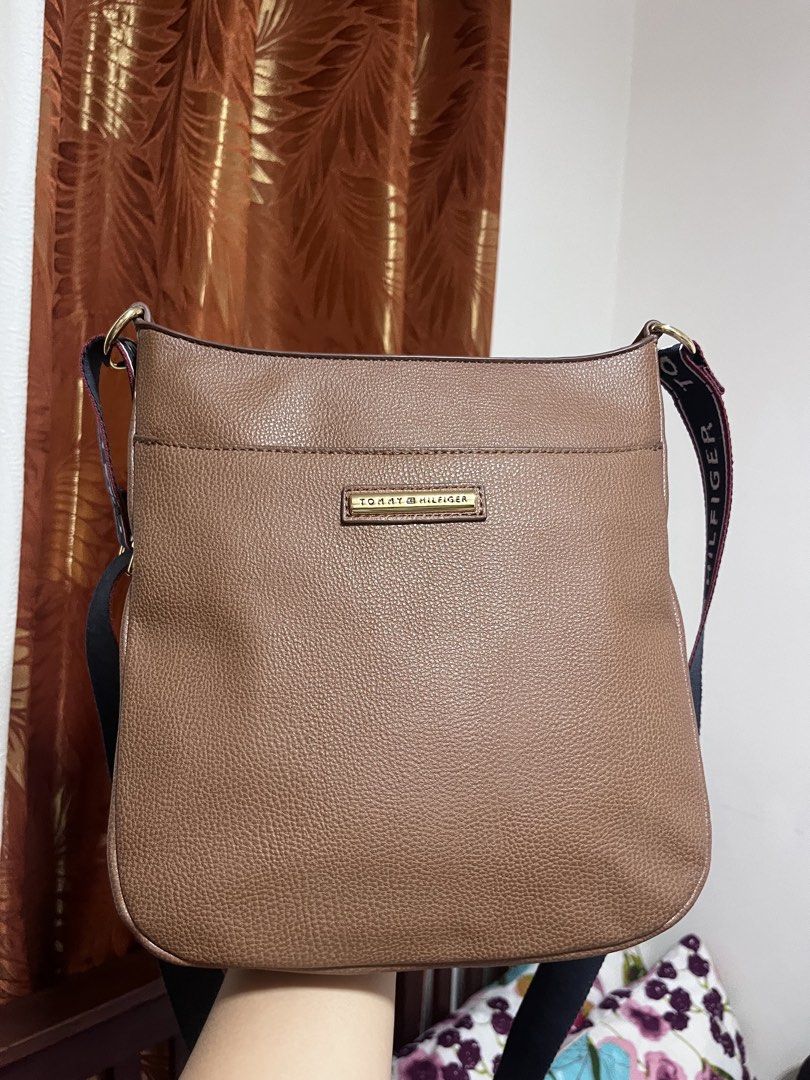 Tommy Hilfiger Crossbody Bag (Category: Cross-body Bags) located in Batangas. Submitted by abv13 (Listing ID 1446509394, Image 1). Description: .