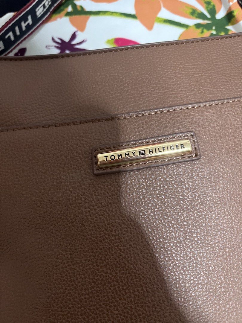 Tommy Hilfiger Crossbody Bag (Category: Cross-body Bags) located in Batangas. Submitted by abv13 (Listing ID 1446509394, Image 3). Description: .