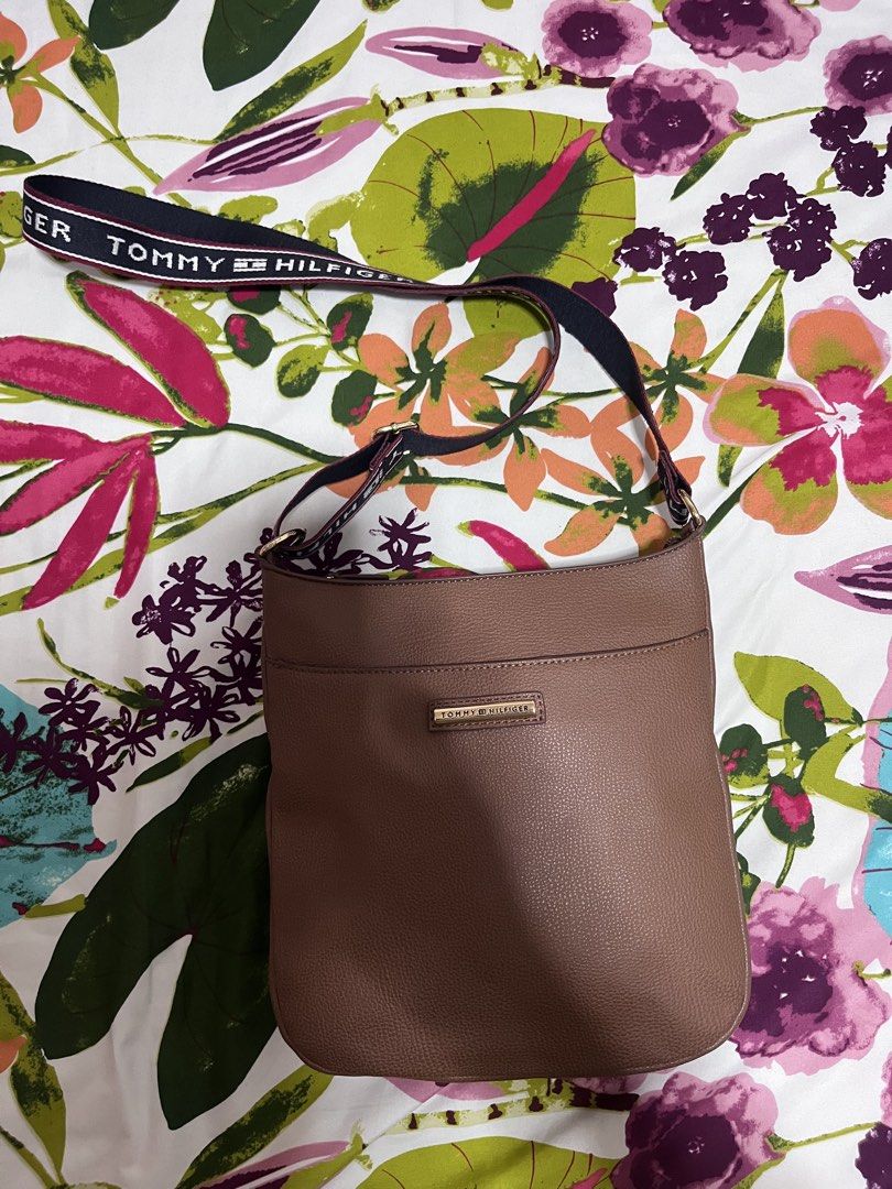 Tommy Hilfiger Crossbody Bag (Category: Cross-body Bags) located in Batangas. Submitted by abv13 (Listing ID 1446509394, Image 2). Description: .
