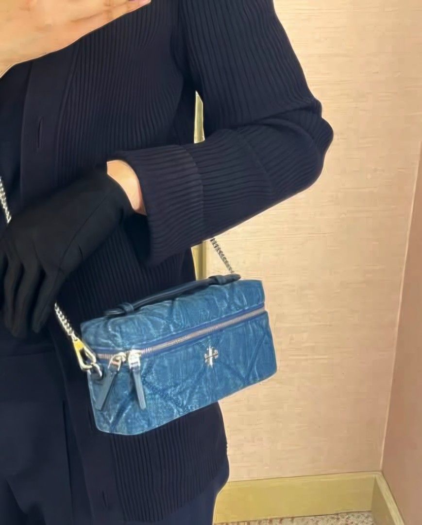 Tory Burch Kira Diamond Quilt Denim Vanity Case (Category: Cross-body Bags) located in Manila. Submitted by mahaechn (Listing ID 1446390549, Image 3). Description: 📌 ON HAND ‼️ 👜 Tory Burch Kira Diamond Quilt Denim Vanity Case ✨ Brand new and sealed — with dust bag & paper bag! Super cute, compact, and perfect for your daily lakads or errands! Stylish yet spacious for all your essentials. 📏 Size: Height: 3.5" (9cm); length: 7.3" (18.5cm); dept