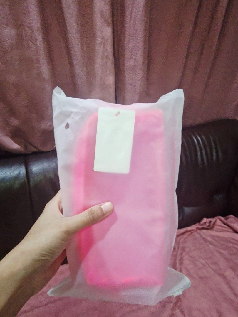 Transparent Jelly Pouch Pink (Category: Makeup) located in Quezon City. Submitted by floreskari78555 (Listing ID 1446431616, Image 3). Description: ​💖 ON HAND: Transparent Pink Jelly Pouch with Chunky Zipper! 💖 ​Looking for a cute way to organize your essentials? This Y2K-inspired clear pink pouch features a trendy, oversized zipper and is perfect for everyday use! ​✨ Perfect as a: ​Makeup Pouch: Easily spot your lip gloss, compacts, and brushe