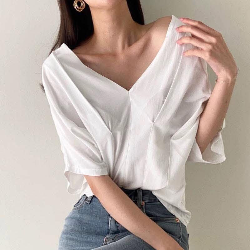Trendy Blouse with zipper (Category: Blouses) located in Manila. Submitted by sam_nic (Listing ID 1446500104, Image 1). Description: New arrival!! ꫛꫀꪝ c o ll e c t i o n ┗━━━━━━━━━━┛ Trendy blouse with zipper Color : White, Blue, Black, Maroon & Green Size: Semi Large INBOX US TO ORDER Disclaimer: All photos shown are for inspiration only, actual photo may vary due to limitation of photography or photo enhancement. Bestseller/Limited stock!!  Sh