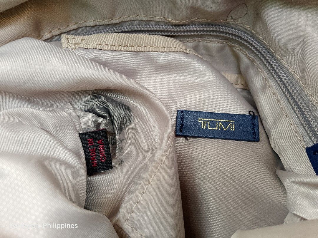 Tumi slingbag (Category: Sling Bags) located in Bantayan. Submitted by rare.palautog (Listing ID 1446430005, Image 2). Description: Tumi slingbag Not sure sa authenticity pina LC sa fb group walang nag comment Sign of usage,ink stain, see pictures Dm sa interested 📩 Cebu location 📌.