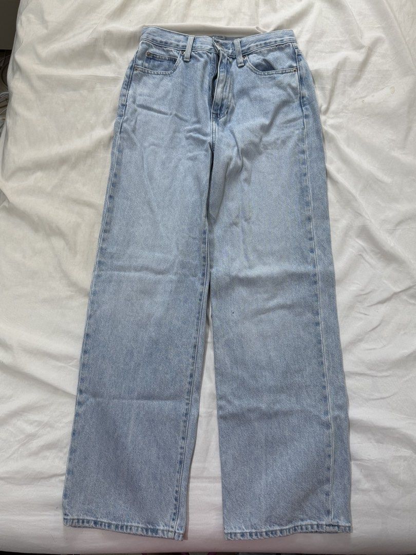 Uniqlo Straight Jeans (Category: Jeans) located in Bacoor. Submitted by c8declutters (Listing ID 1446411106, Image 2). Description: Uniqlo Straight Jeans Color: Light Blue Size: 23cm Condition: Used a few times Rfs: doesnt fit me anymore Price: ₱750.
