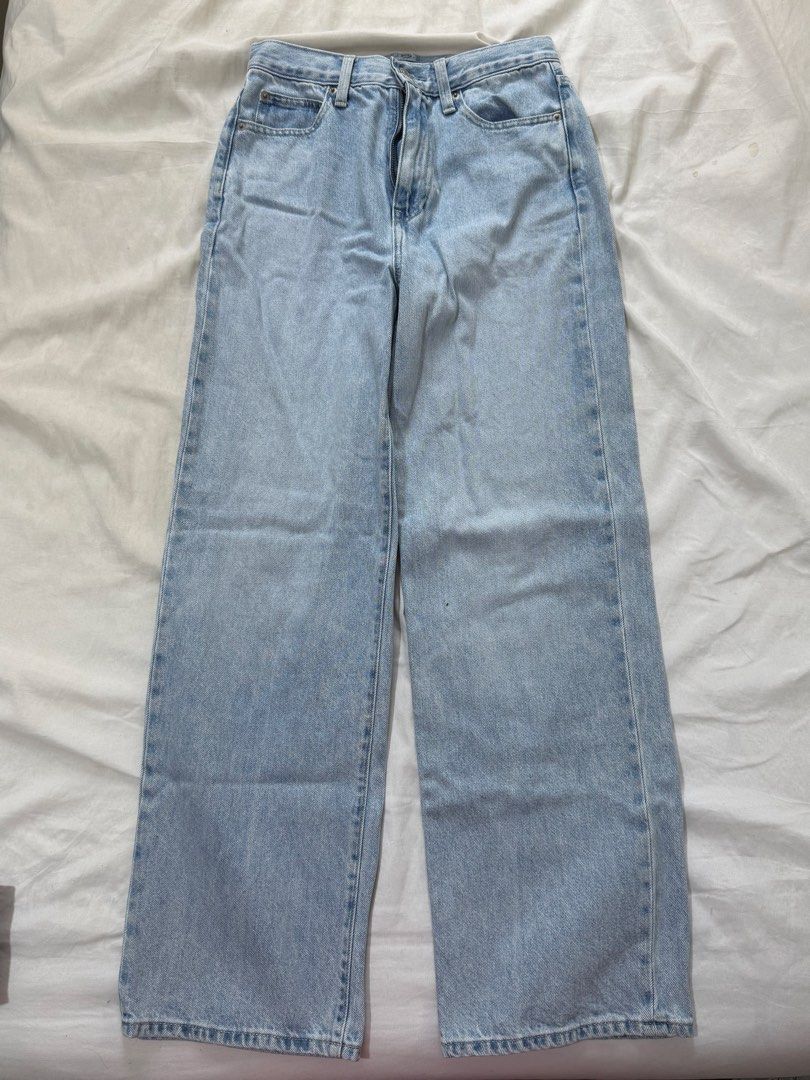 Uniqlo Straight Jeans (Category: Jeans) located in Bacoor. Submitted by c8declutters (Listing ID 1446411106, Image 1). Description: Uniqlo Straight Jeans Color: Light Blue Size: 23cm Condition: Used a few times Rfs: doesnt fit me anymore Price: ₱750.