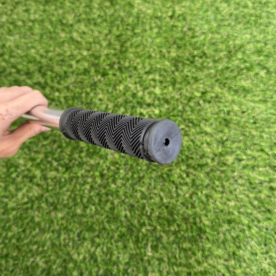 Uno Riser Bar (Category: Parts & Accessories) located in Singapore. Submitted by tianbikes.sg (Listing ID 1446352090, Image 3). Description: Uno Riser Bar for fixie/track! Good condition, minimal clamp marks, will be covered once stem installed. Comes with grips. Looking for $30.
