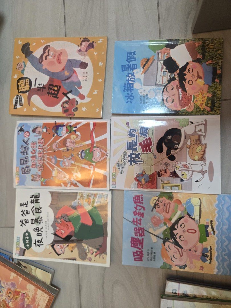 Usborne Lift-the-Flap & See Inside Children's Books Set （分類：兒童書籍）位於 Hong Kong。 由 shhhhheeeee 提交（商品編號 1446437602，圖片 1）。簡介： Selling a bundle of Usborne lift-the-flap and 'See Inside' books. Topics include space, science, maths, sports, your body, pirate ships, and more. Great for curious kids! Some books are pop-up style with interactive pages. Perfect for learning and fun.。