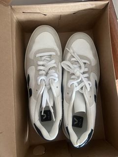(Category: ) located in . Submitted by sinulidclothing (Listing ID 1446391902, Image 1). Description: .