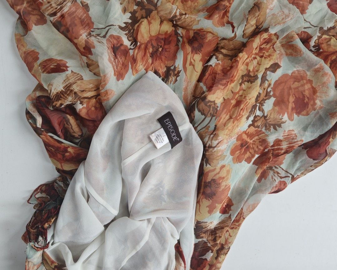 Sold - - Vintage Episode 100% silk (Category: Dresses) located in Solano. Submitted by fleurdefarine (Listing ID 1446380101, Image 3). Description: 100% silk .