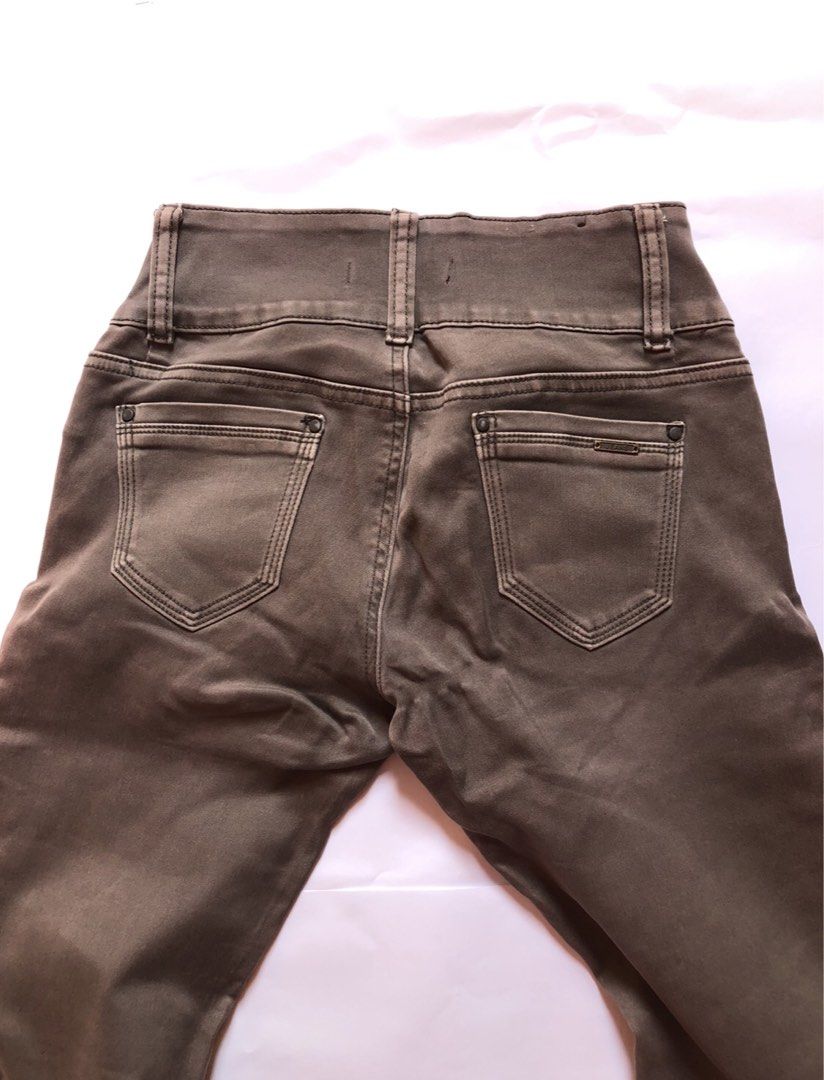 Vintage High Waist Jeans (Category: Jeans) located in San Pablo. Submitted by annaismilena (Listing ID 1446515193, Image 2). Description: - High-waisted skinny jeans from Miss Fashion - Stylish brown wash - Button fly closure - Two front and two back pockets - Subtle metal detail on back pocket - Ideal for everyday outfits.