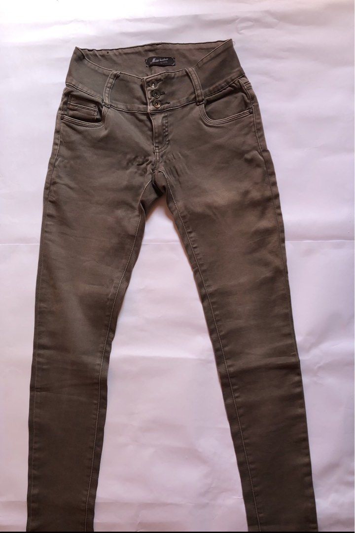 Vintage High Waist Jeans (Category: Jeans) located in San Pablo. Submitted by annaismilena (Listing ID 1446515193, Image 3). Description: - High-waisted skinny jeans from Miss Fashion - Stylish brown wash - Button fly closure - Two front and two back pockets - Subtle metal detail on back pocket - Ideal for everyday outfits.