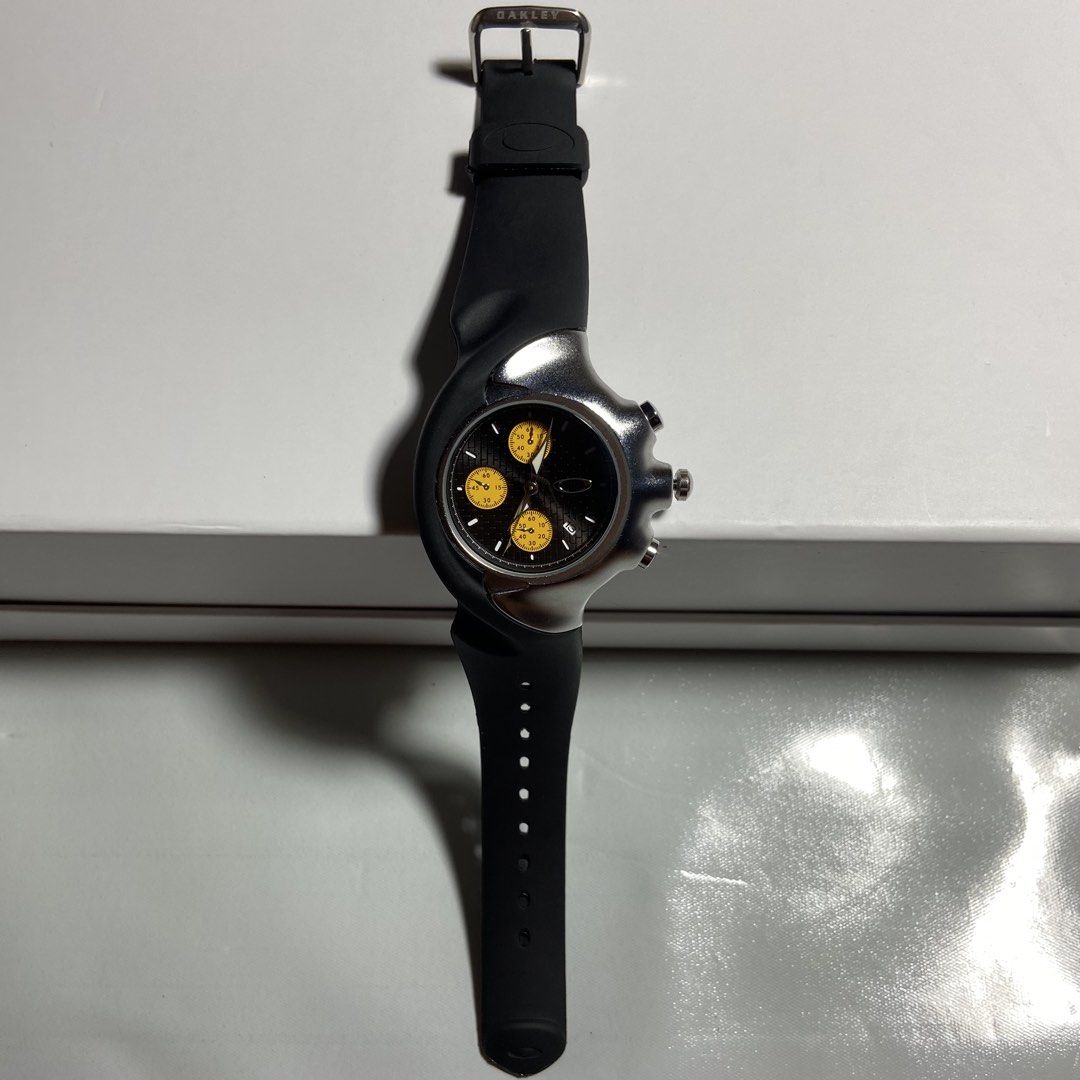vintage Oakley Detonator chronograph watch (Category: Men's Watches) located in Manila. Submitted by tepthirft (Listing ID 1446526576, Image 2). Description: vintage Oakley Detonator chronograph watch excellent condition no issue.