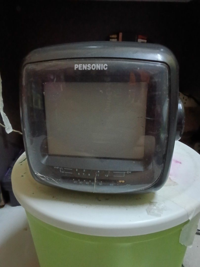 VINTAGE PENSONIC 6 INCI TV AND SONY RADIO (Category: Vintage Collectibles) located in Kepala Batas. Submitted by haniflamin91 (Listing ID 1446485142, Image 3). Description: TV PENSONIC DAN RADIO SONY ROSAK JUAL SEBAGAI HIASAN ATAU SPARE PART TV COLOR 6 INCI.