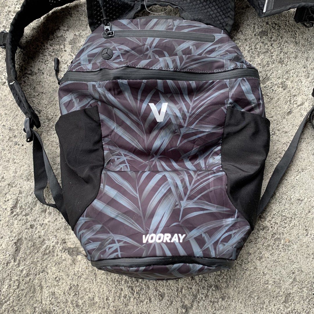 VODRAY Hydration Backpack - Tropical Leaf Print (Category: Backpacks) located in Polangui. Submitted by b0ssl00ts (Listing ID 1446351656, Image 2). Description: - VODRAY hydration backpack - Cool tropical leaf print - Color: Black and dark grey - Adjustable straps for a comfortable fit - Padded back panel for comfort - Multiple pockets for ample storage - Ideal for hiking and cycling adventures.